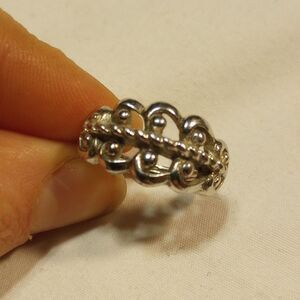 Avon Jewelry Silver Toned Scroll Ring 7-7.5